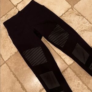 Alo Moto leggings in black !